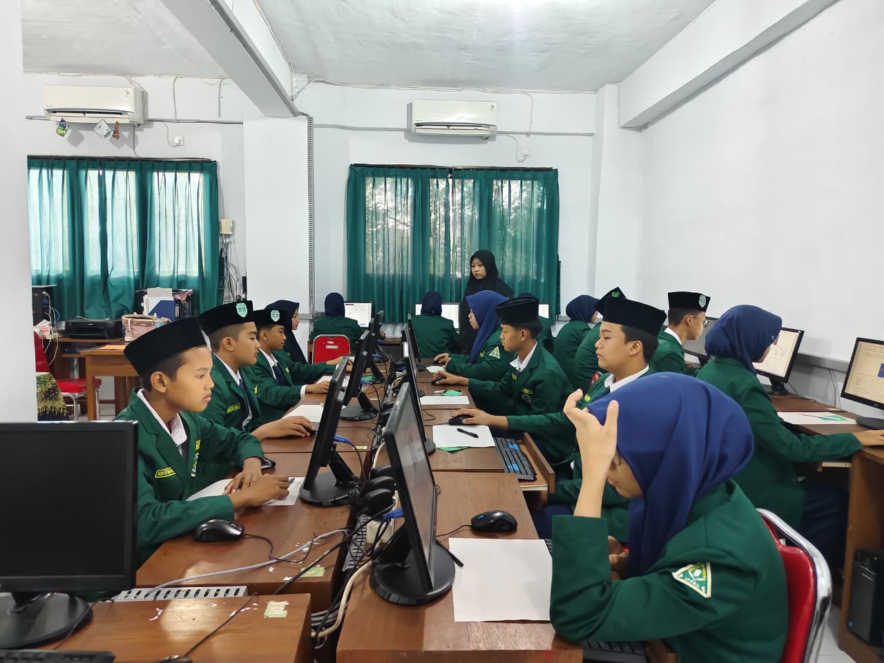 Pelaksanaan ANBK (Assesmen Nasional Berbasis Komputer) - foto 1